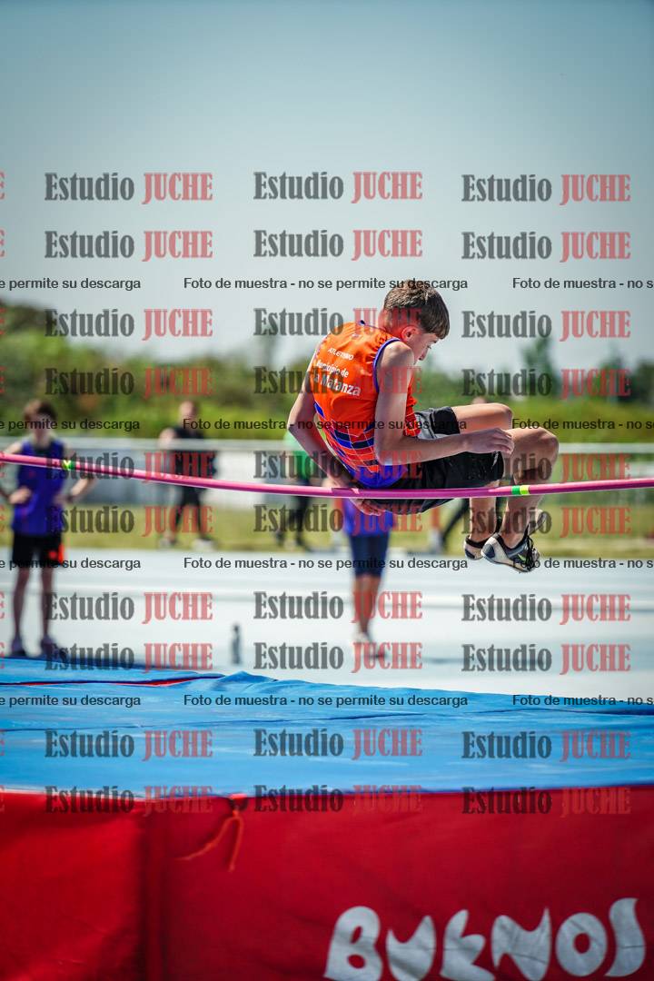 Fotos del salto en alto de mujeres y varones - todos los grupos