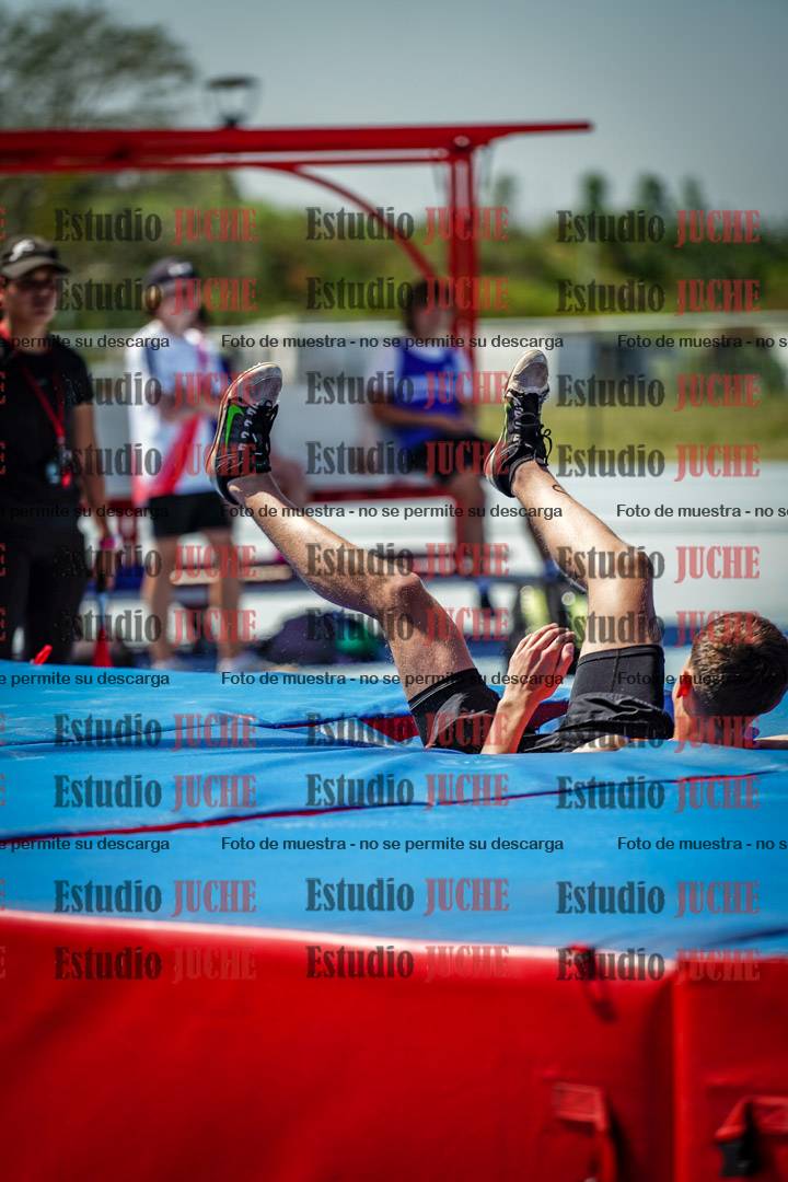 Fotos del salto en alto de mujeres y varones - todos los grupos