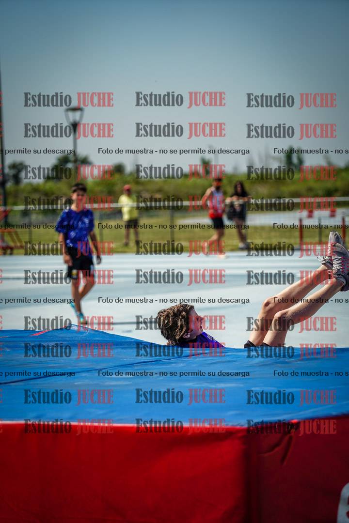 Fotos del salto en alto de mujeres y varones - todos los grupos