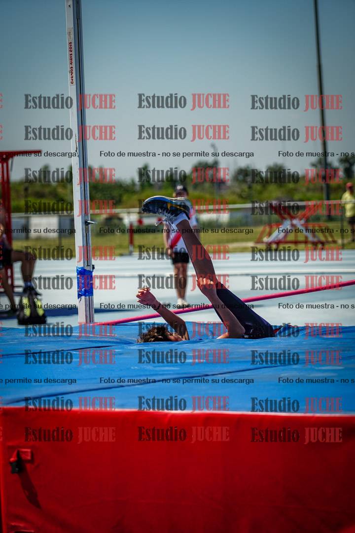 Fotos del salto en alto de mujeres y varones - todos los grupos
