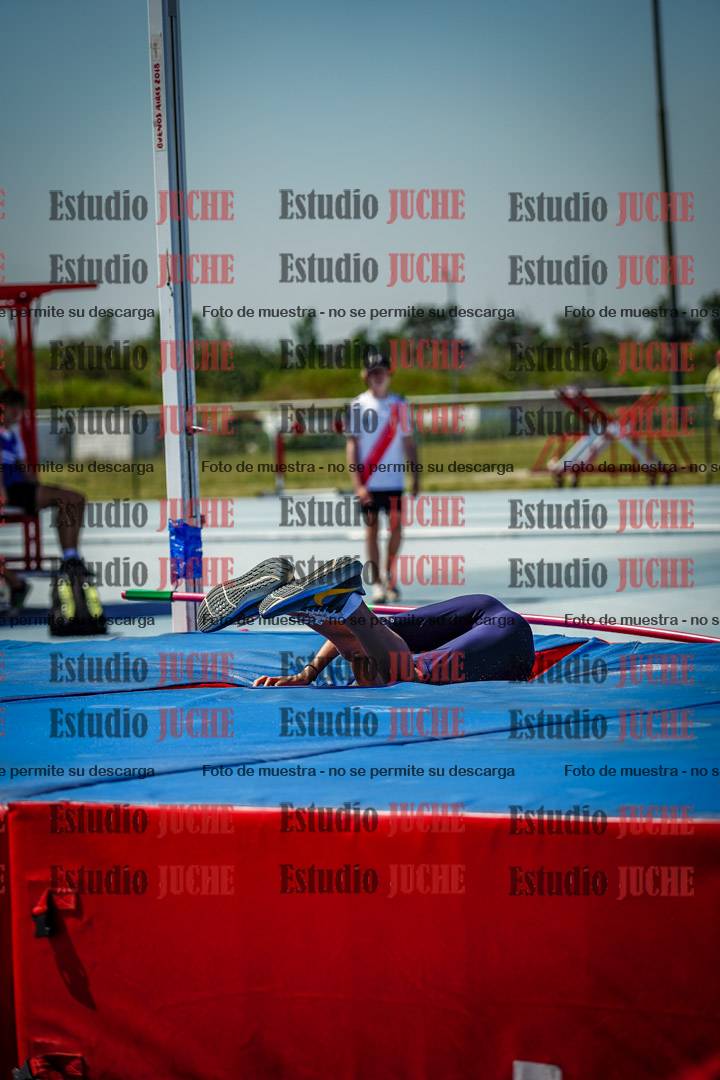 Fotos del salto en alto de mujeres y varones - todos los grupos