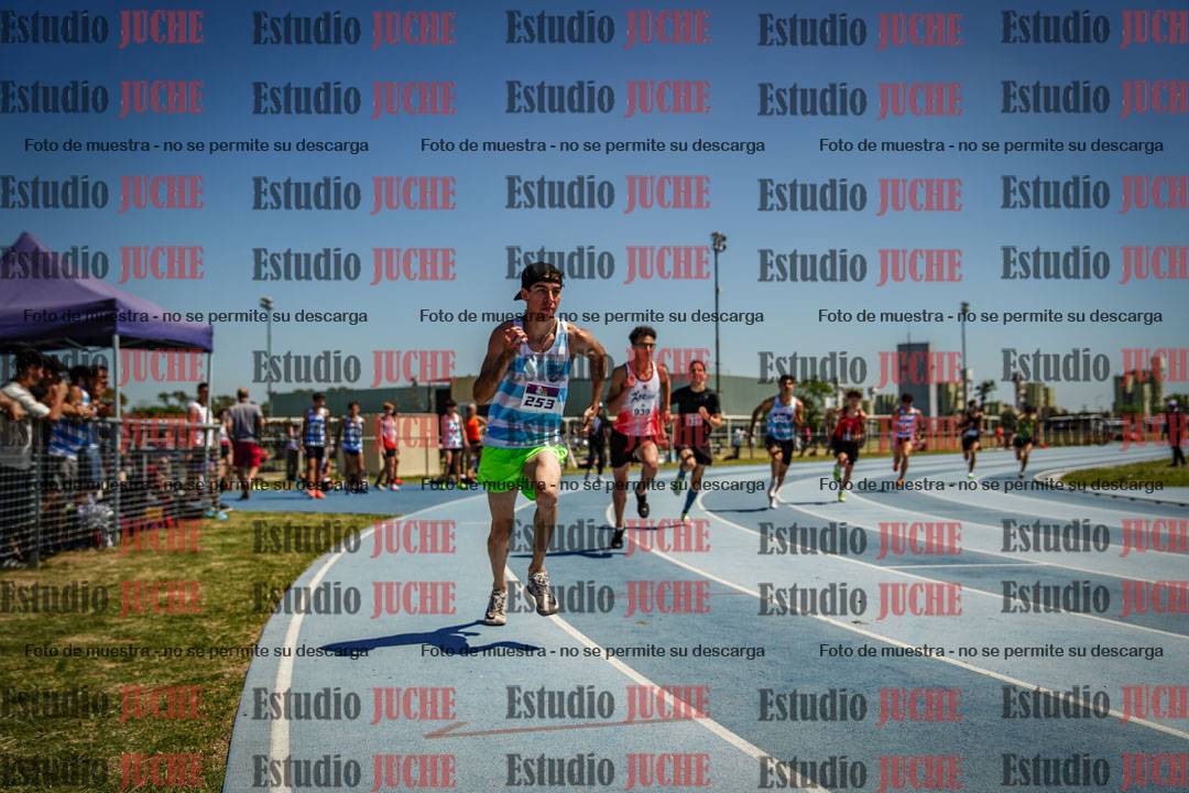 Fotos de los 800 m llanos de varones