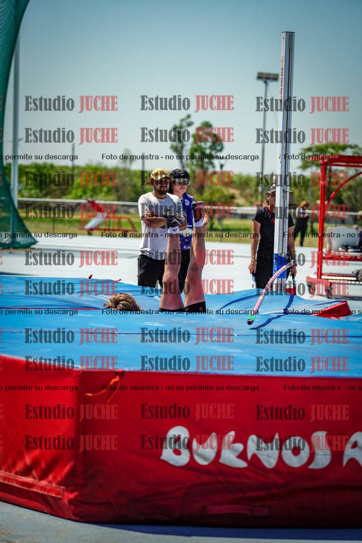 Fotos del salto en alto de mujeres y varones - todos los grupos