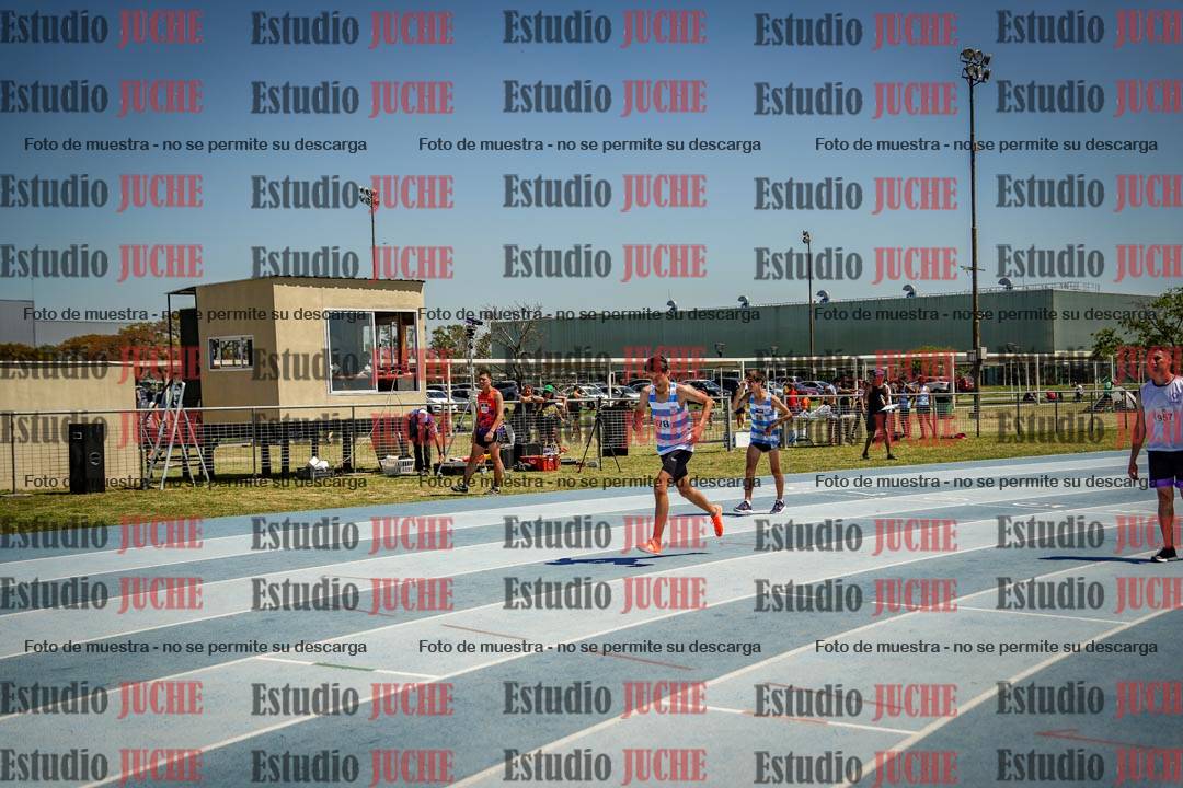 Fotos de los 800 m llanos de varones