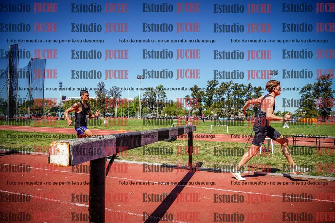 Fotos de los 3000 m con obstáculos de varones