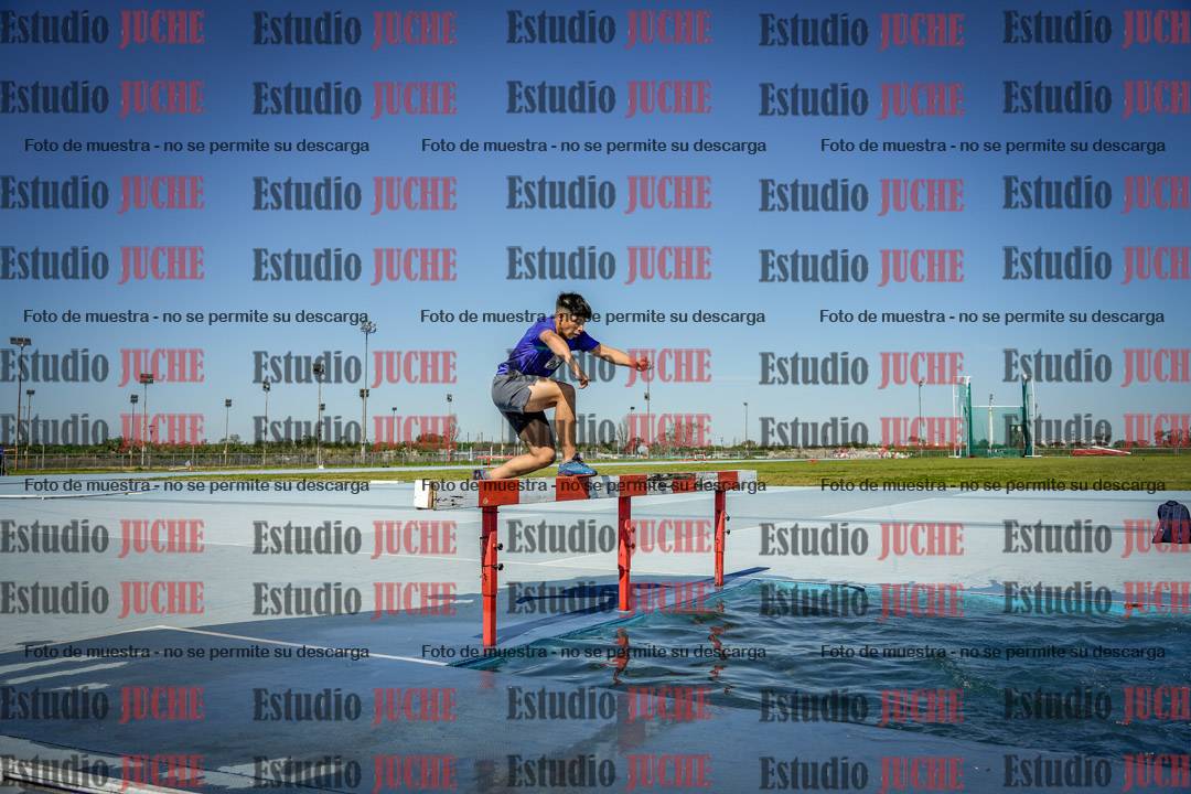 Fotos de los 2000 m con obstáculos de varones