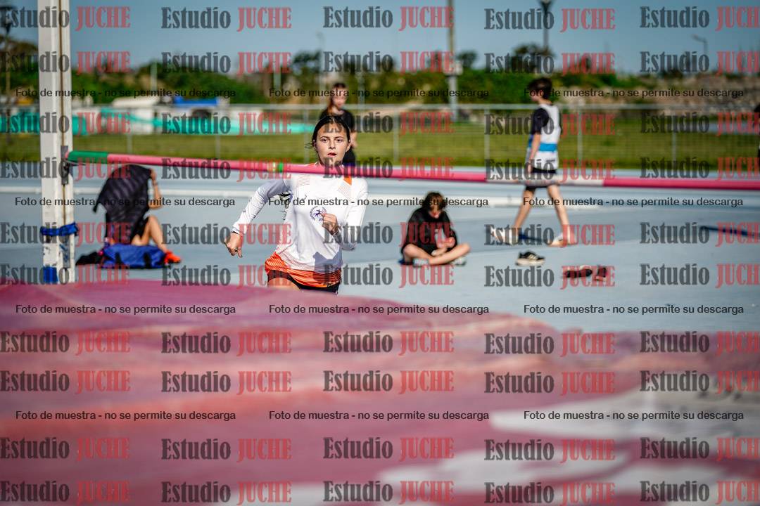 Fotos del salto en alto de mujeres y varones - U15
