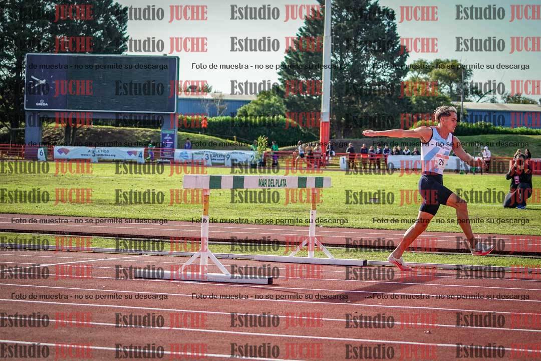 Fotos de los 3000 m con obstáculos de varones