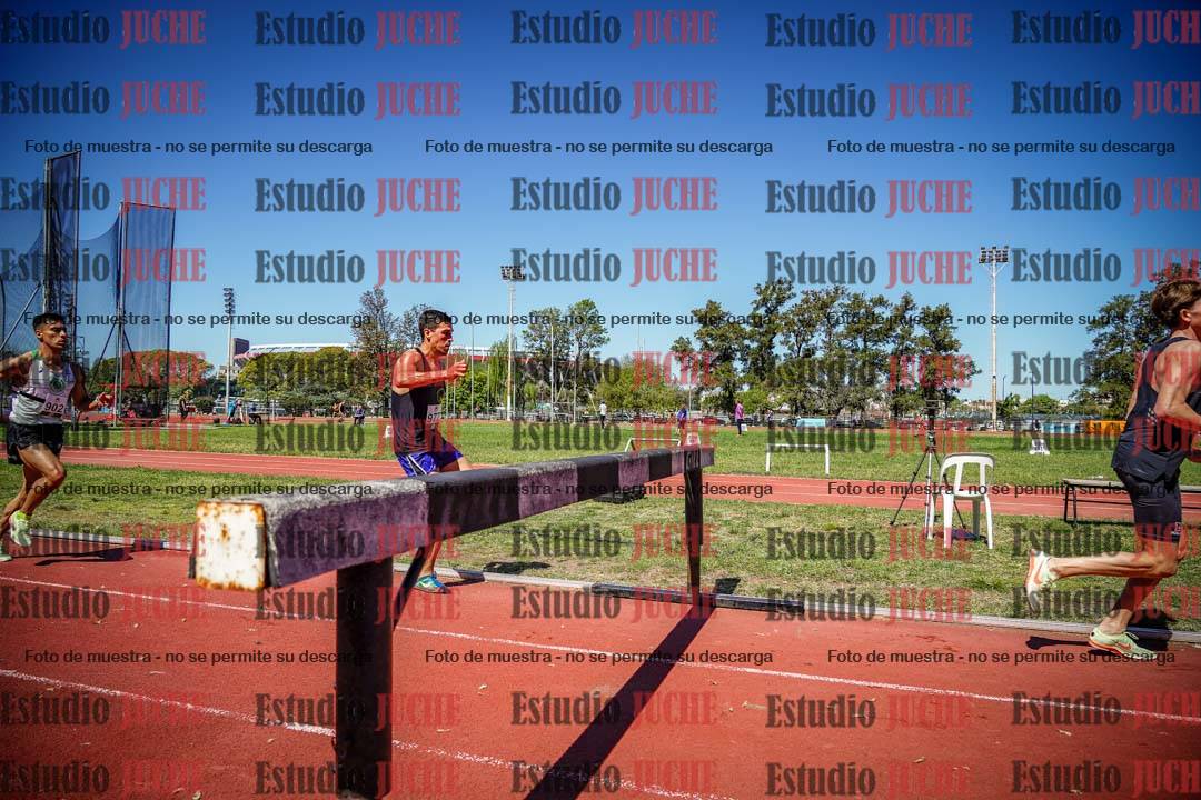 Fotos de los 3000 m con obstáculos de varones