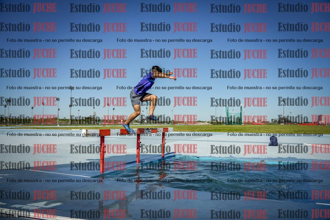 Fotos de los 2000 m con obstáculos de varones