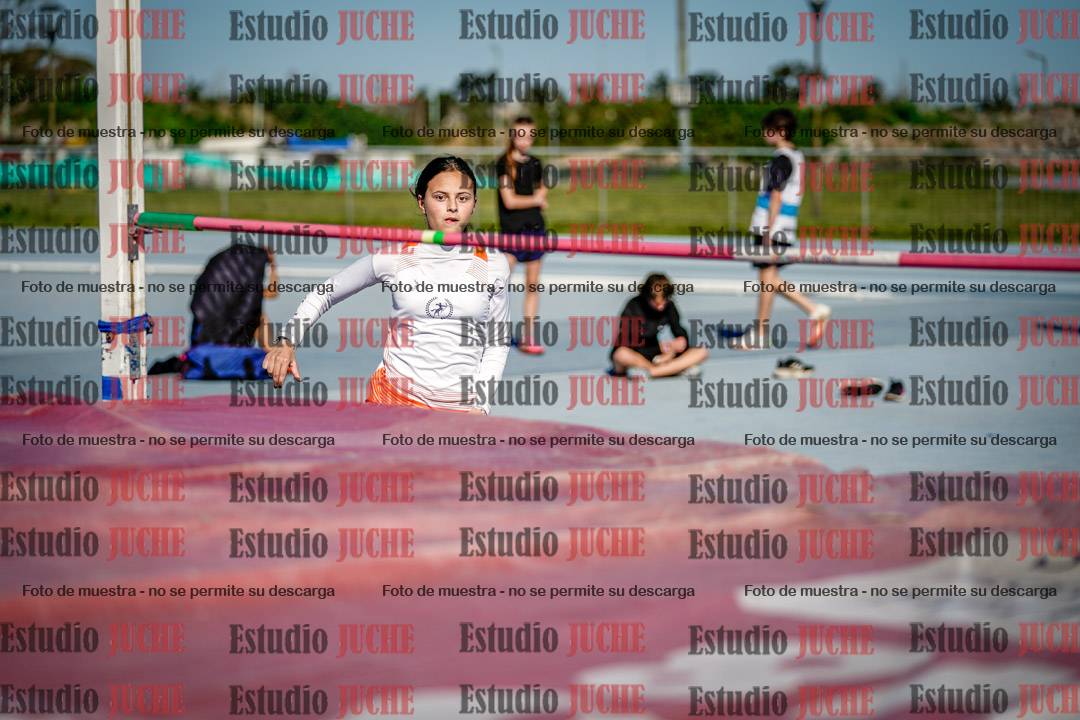Fotos del salto en alto de mujeres y varones - U15