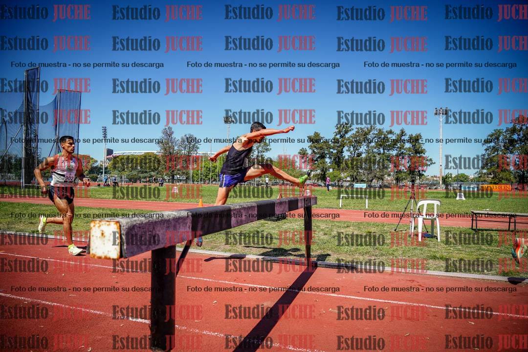 Fotos de los 3000 m con obstáculos de varones
