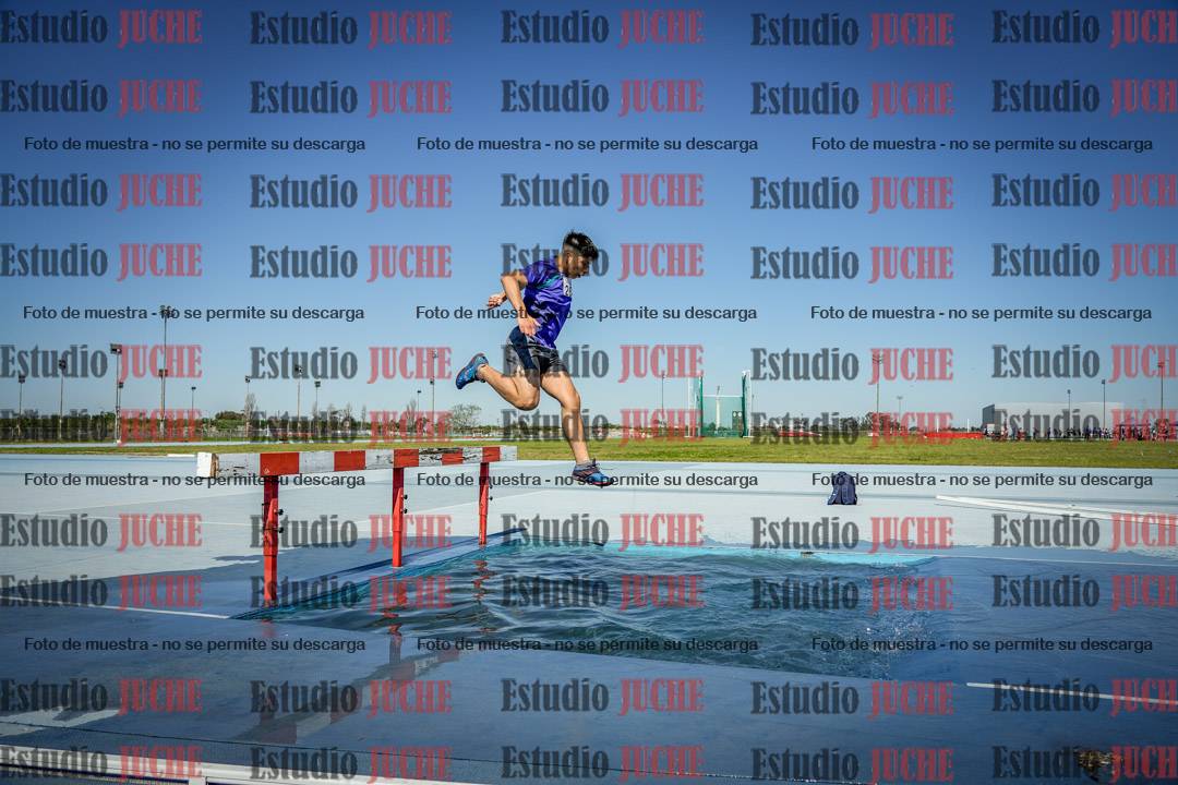 Fotos de los 2000 m con obstáculos de varones