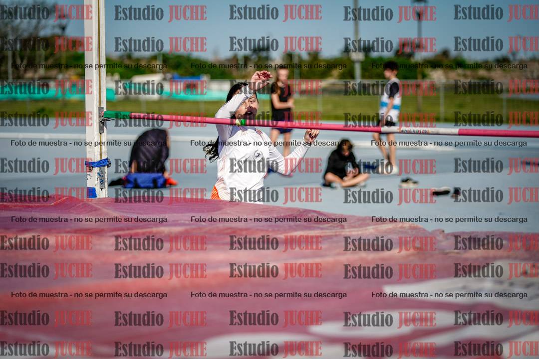 Fotos del salto en alto de mujeres y varones - U15