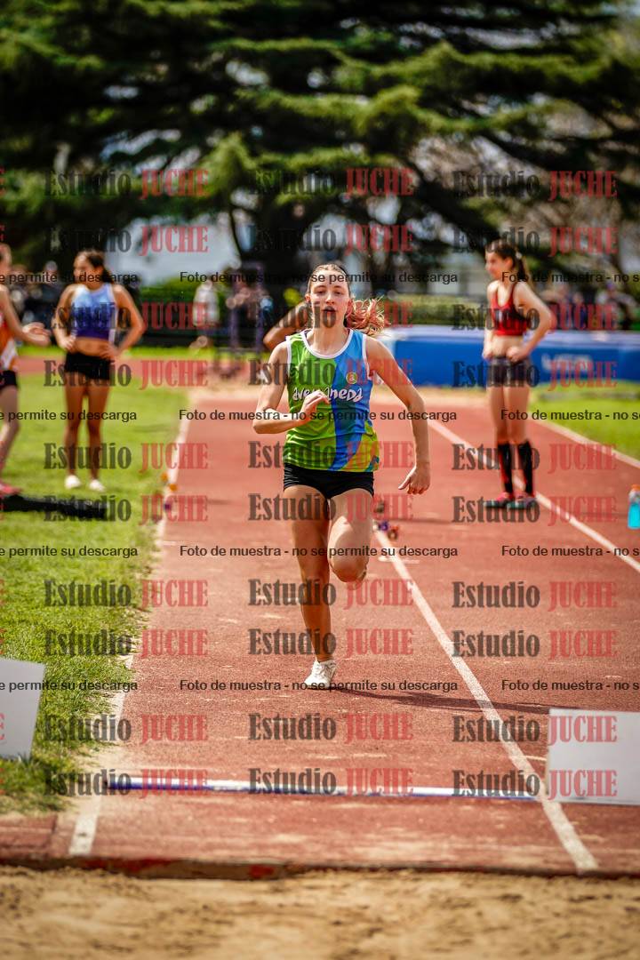 Fotos del salto en largo de mujeres