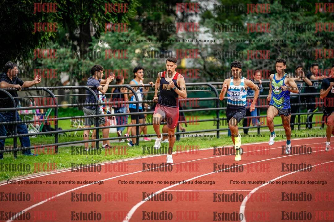 Fotos de los 800 m llanos de varones