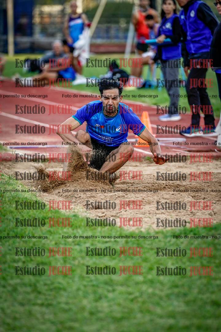 Fotos del salto en largo de varones