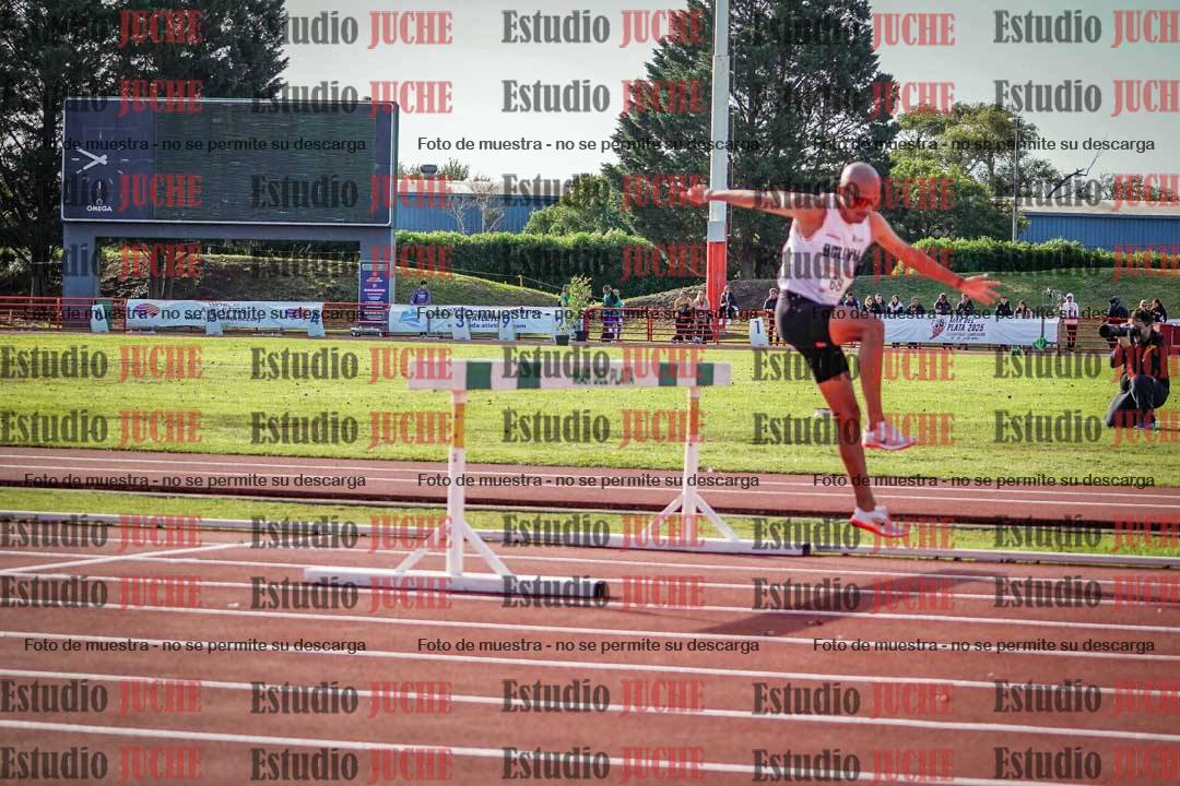 Fotos de los 3000 m con obstáculos de varones