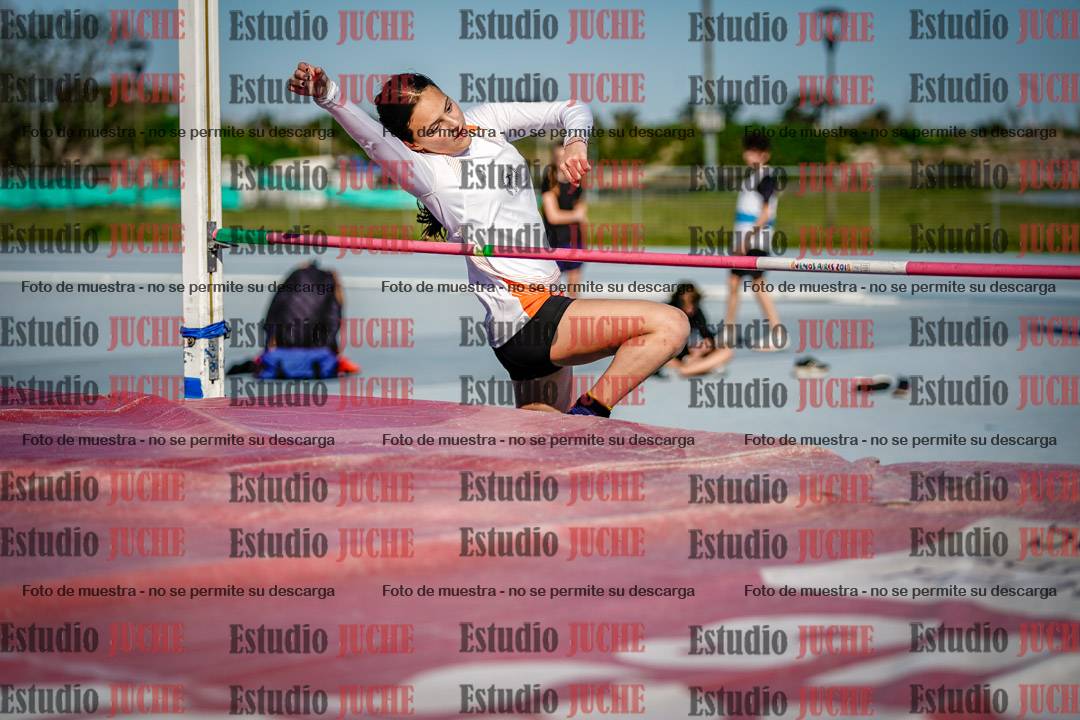 Fotos del salto en alto de mujeres y varones - U15