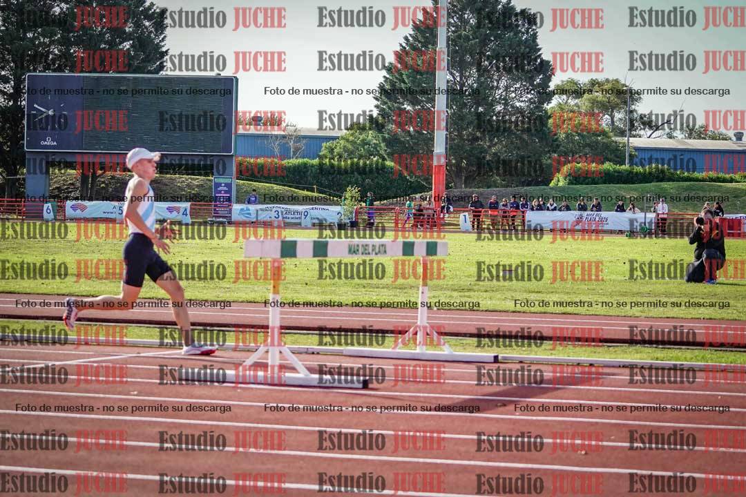 Fotos de los 3000 m con obstáculos de varones