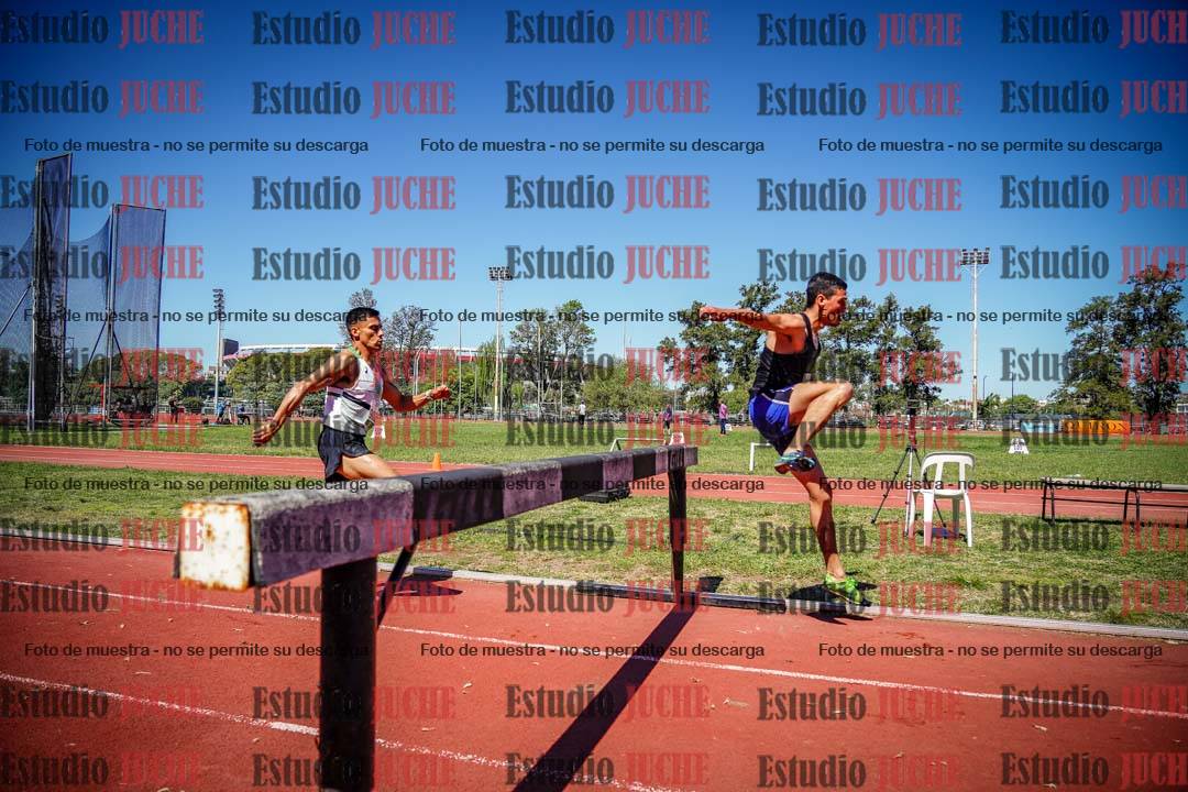 Fotos de los 3000 m con obstáculos de varones