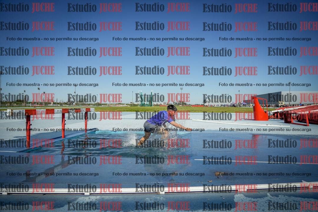 Fotos de los 2000 m con obstáculos de varones
