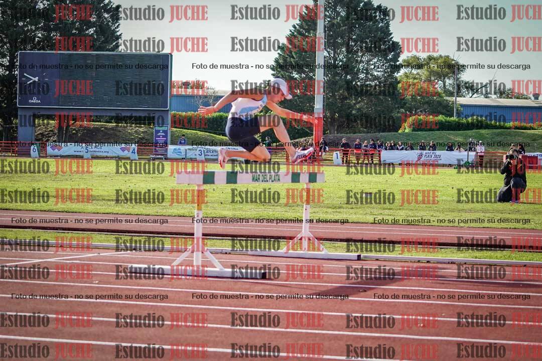 Fotos de los 3000 m con obstáculos de varones