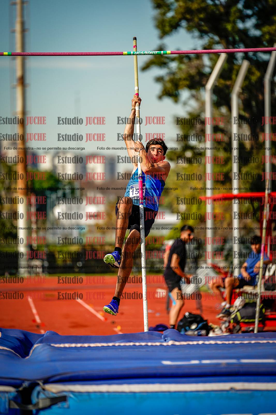 Fotos del salto con garrocha de varones - decatlón 8
