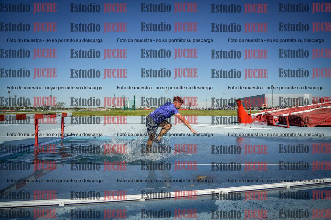 Fotos de los 2000 m con obstáculos de varones