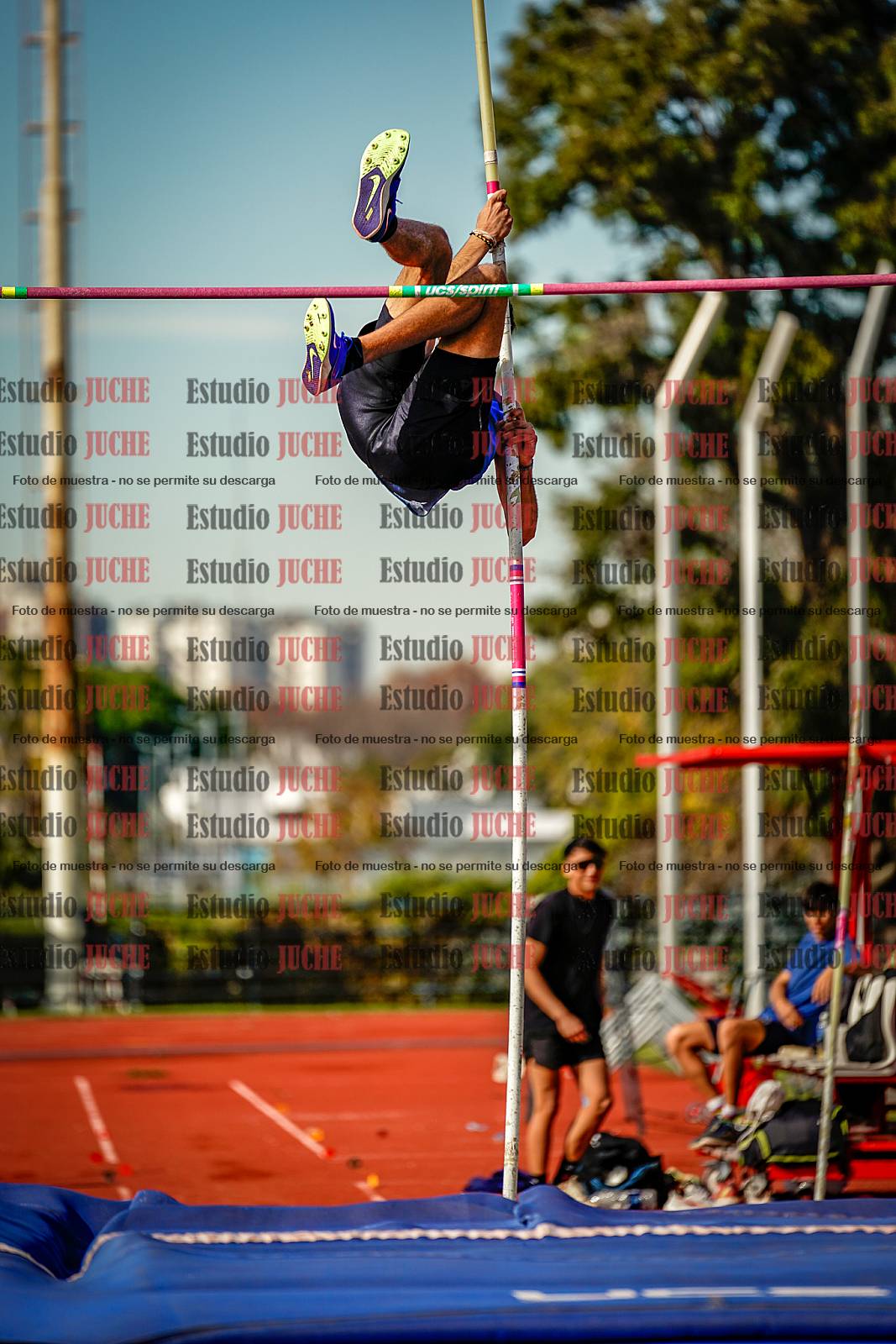 Fotos del salto con garrocha de varones - decatlón 8