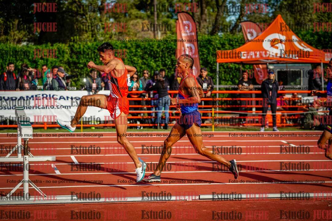 Fotos de los 3000 m con obstáculos de varones