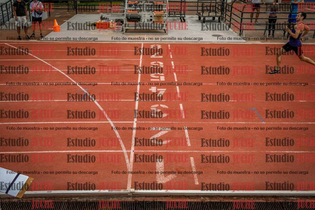 Fotos de los 400 m con vallas de varones