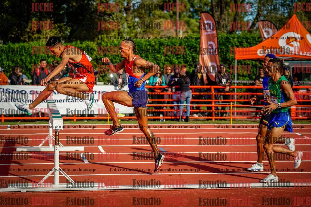 Fotos de los 3000 m con obstáculos de varones