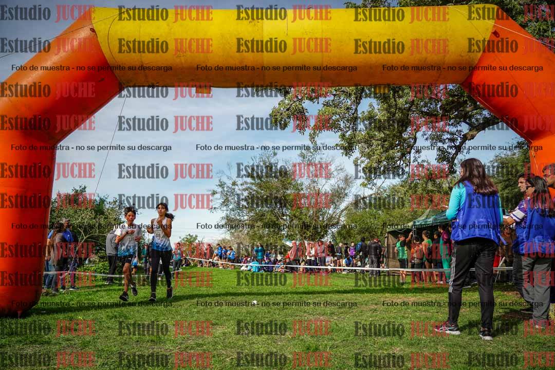 Fotos de la llegada del cross de 2000 m