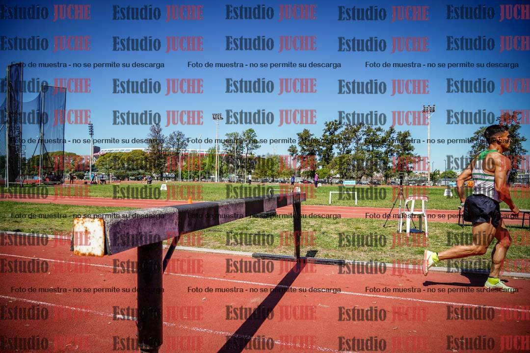 Fotos de los 3000 m con obstáculos de varones