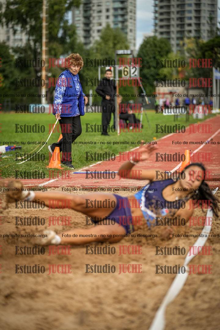 Fotos del salto en largo - mujeres mayores