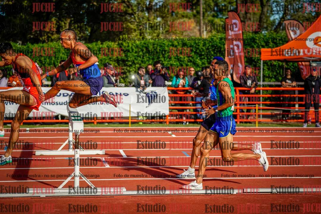Fotos de los 3000 m con obstáculos de varones