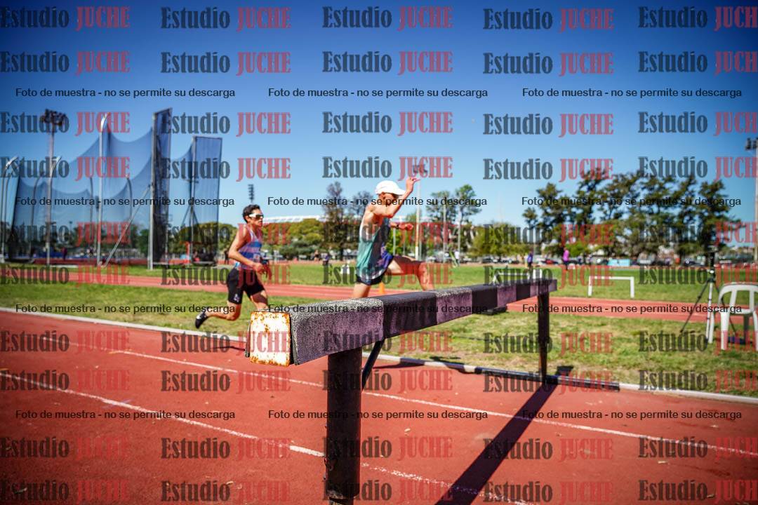 Fotos de los 3000 m con obstáculos de varones