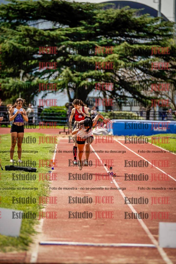 Fotos del salto en largo de mujeres