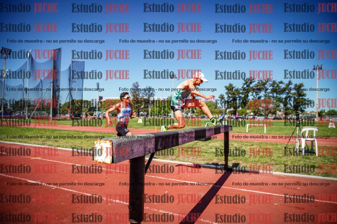 Fotos de los 3000 m con obstáculos de varones