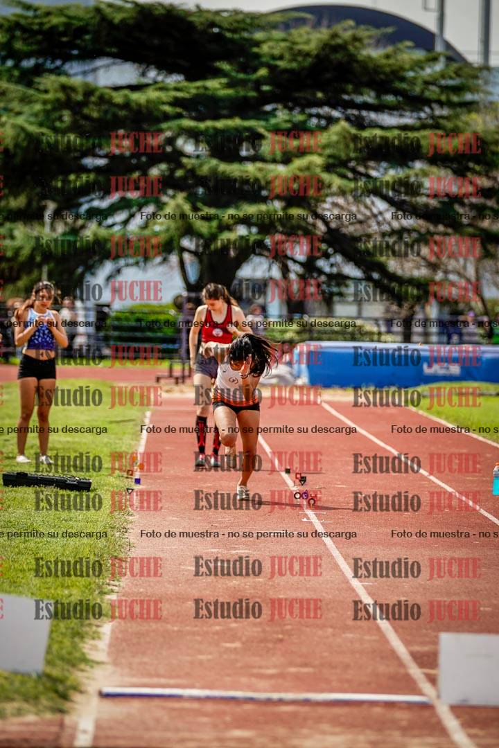 Fotos del salto en largo de mujeres