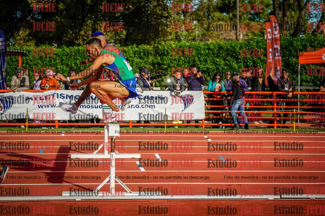 Fotos de los 3000 m con obstáculos de varones