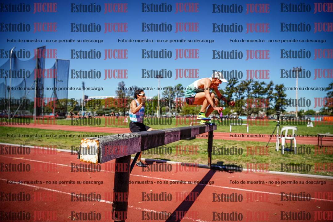 Fotos de los 3000 m con obstáculos de varones