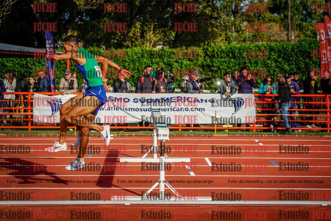Fotos de los 3000 m con obstáculos de varones