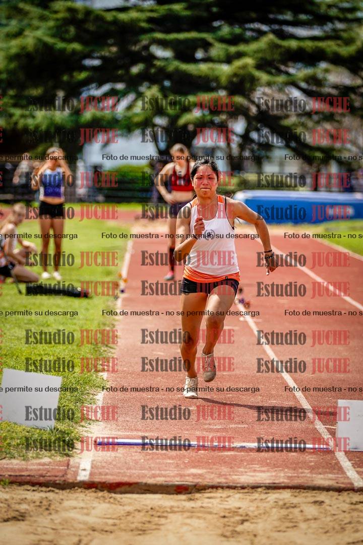 Fotos del salto en largo de mujeres