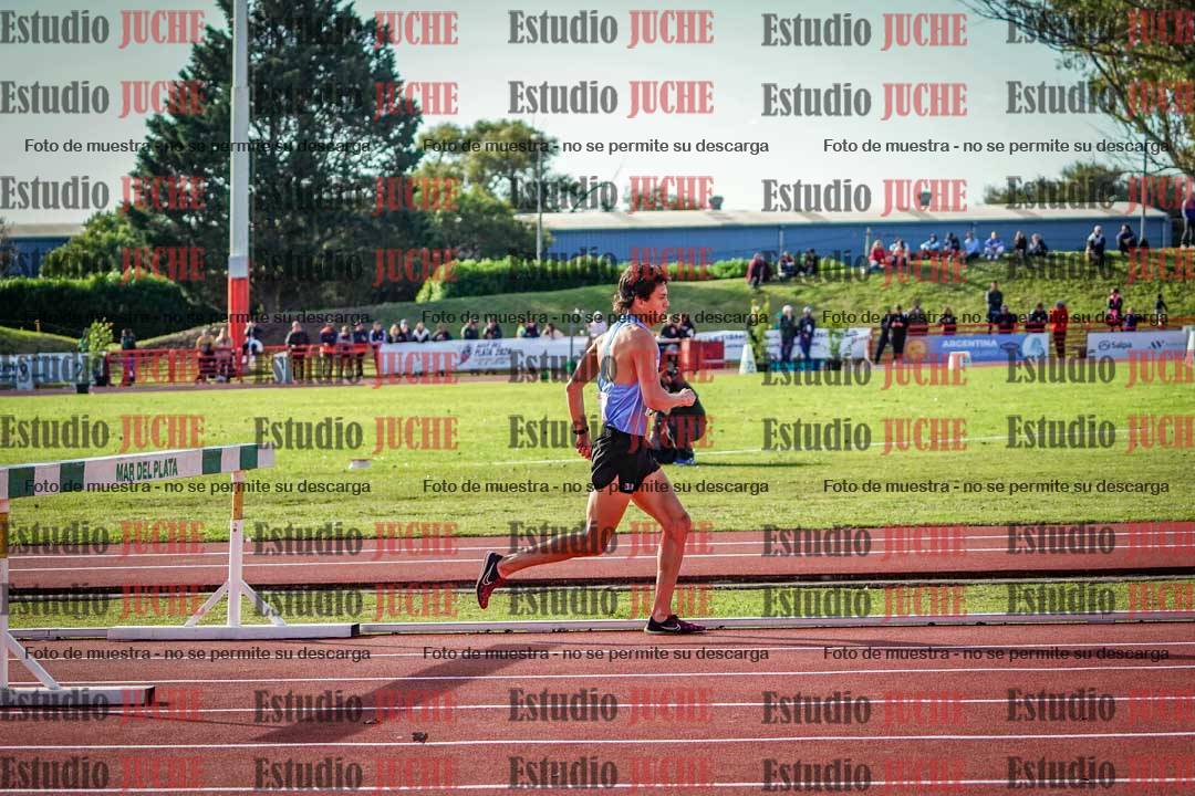 Fotos de los 3000 m con obstáculos de varones
