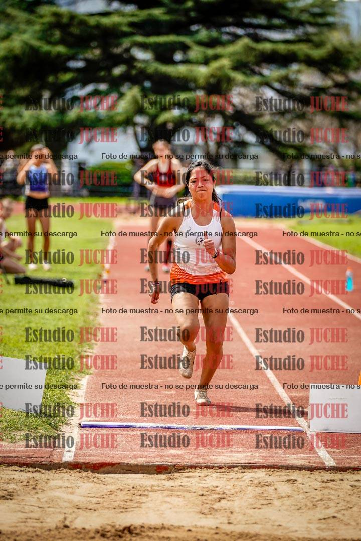 Fotos del salto en largo de mujeres