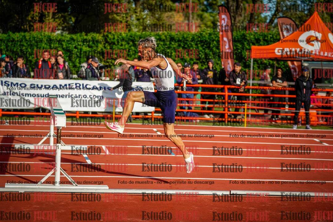 Fotos de los 3000 m con obstáculos de varones