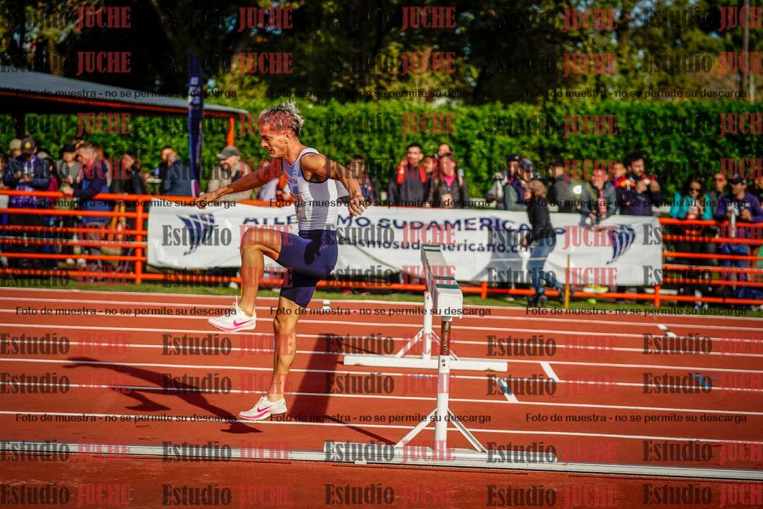 Fotos de los 3000 m con obstáculos de varones