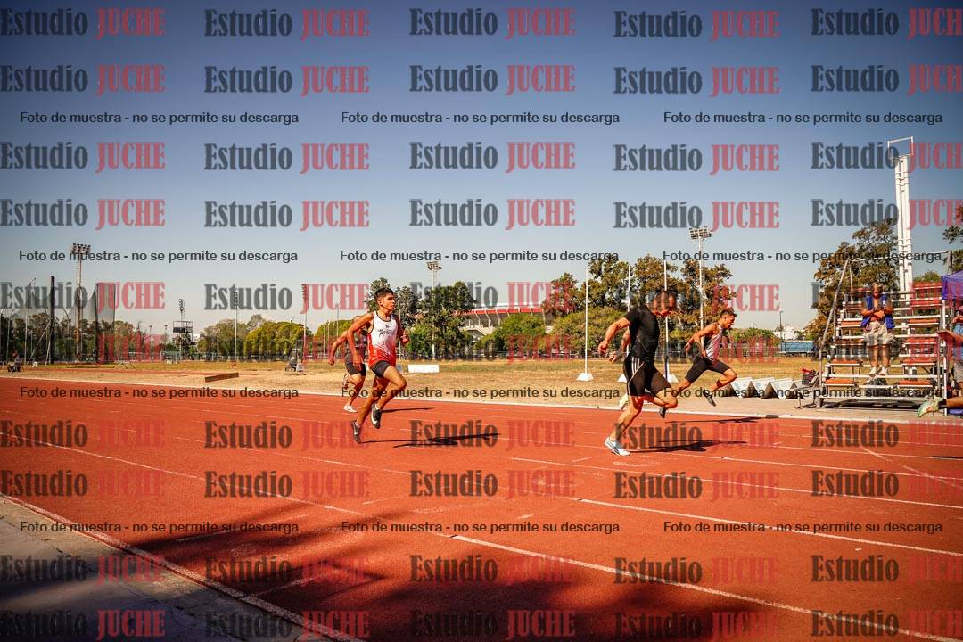 Fotos de los 200 m llanos de varones